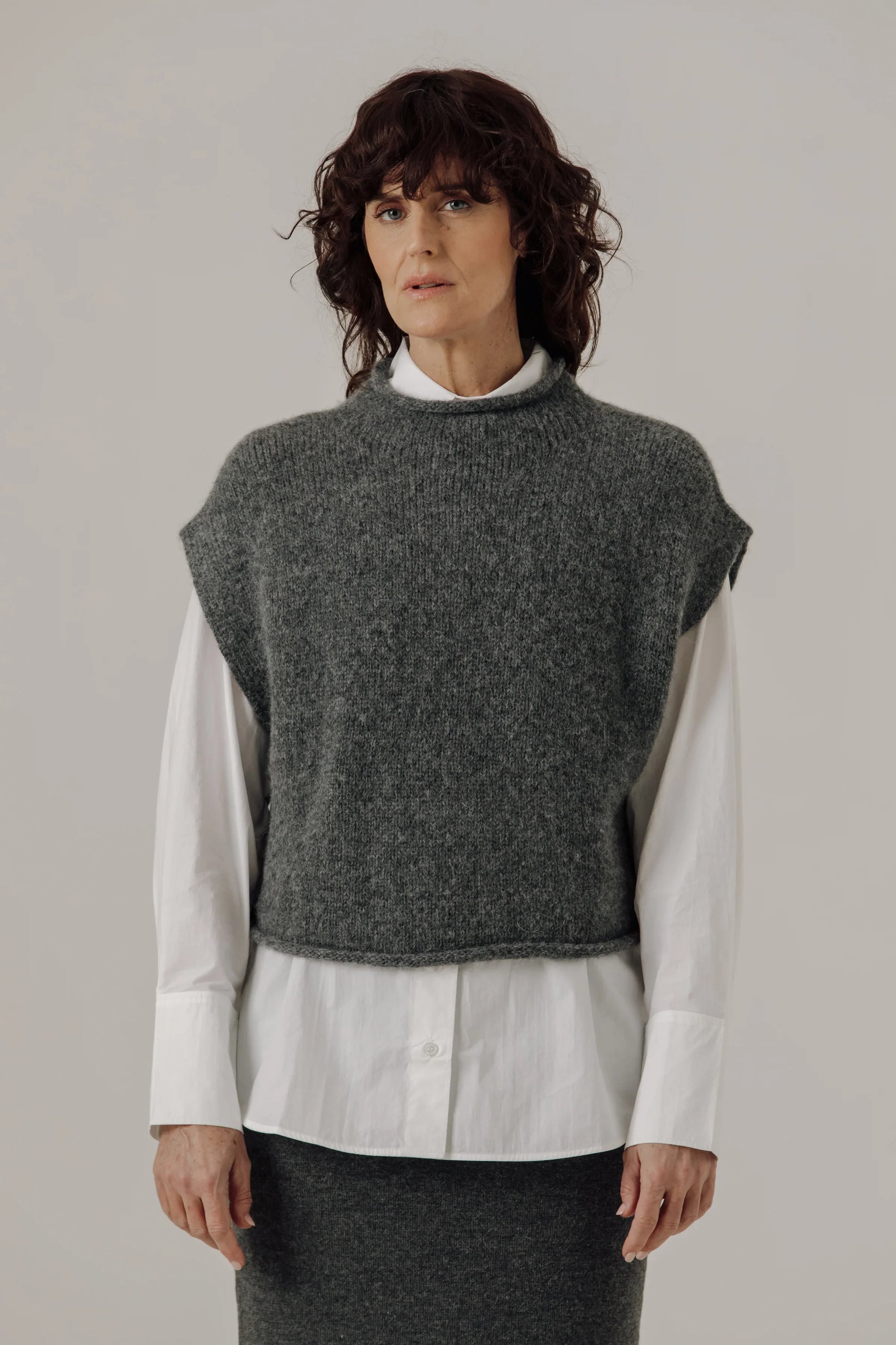 Alpaca Iris Vest in Stone