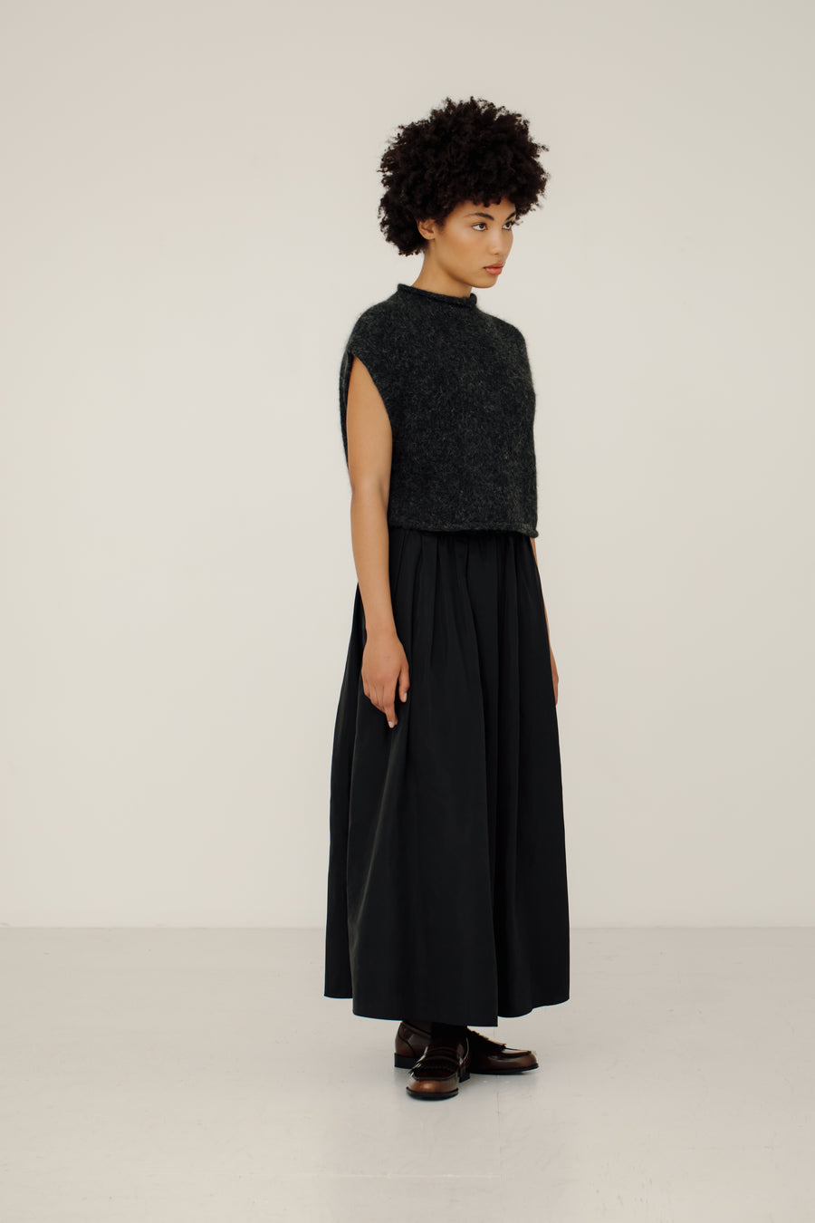 Iris Vest in Basalt