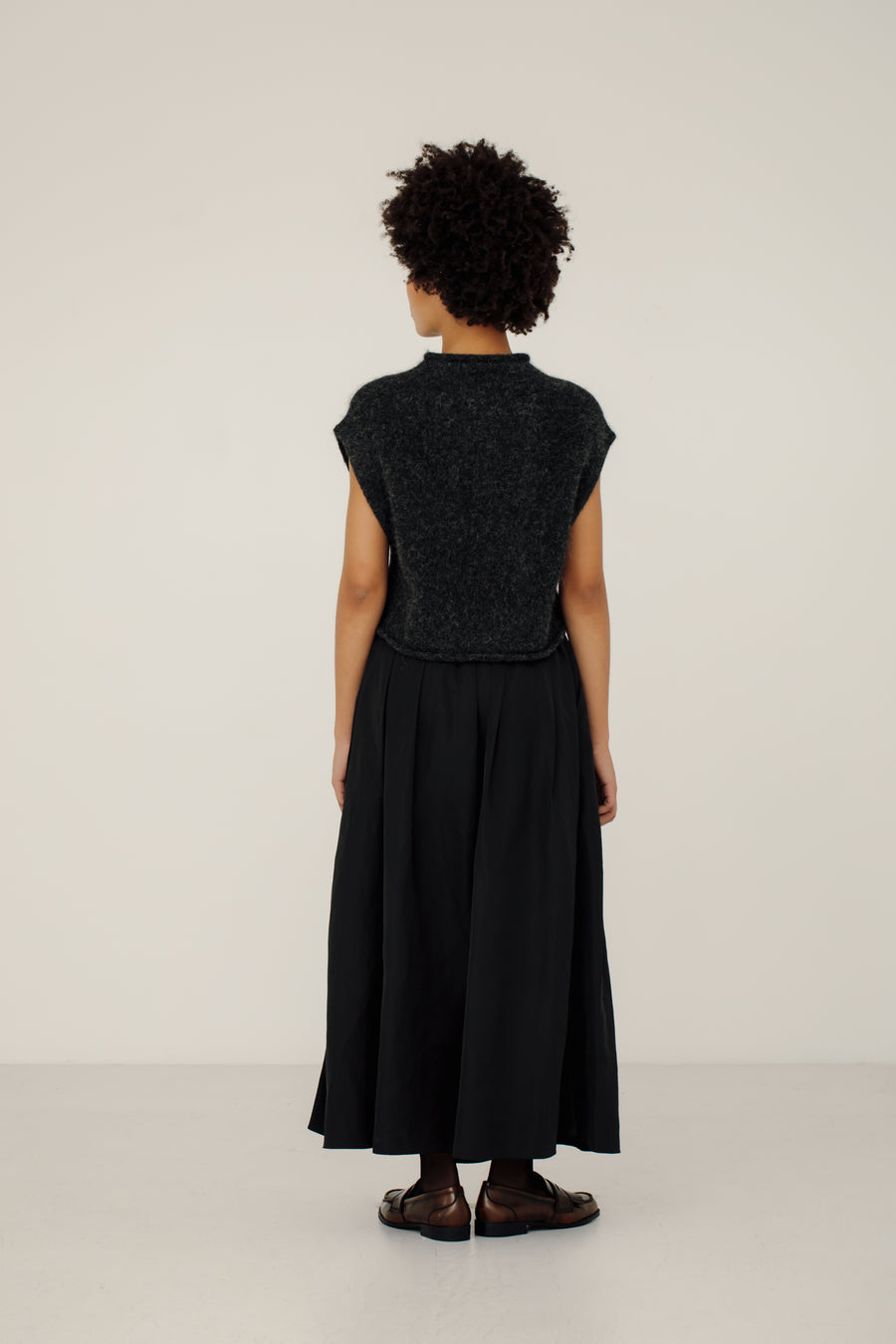 Iris Vest in Basalt