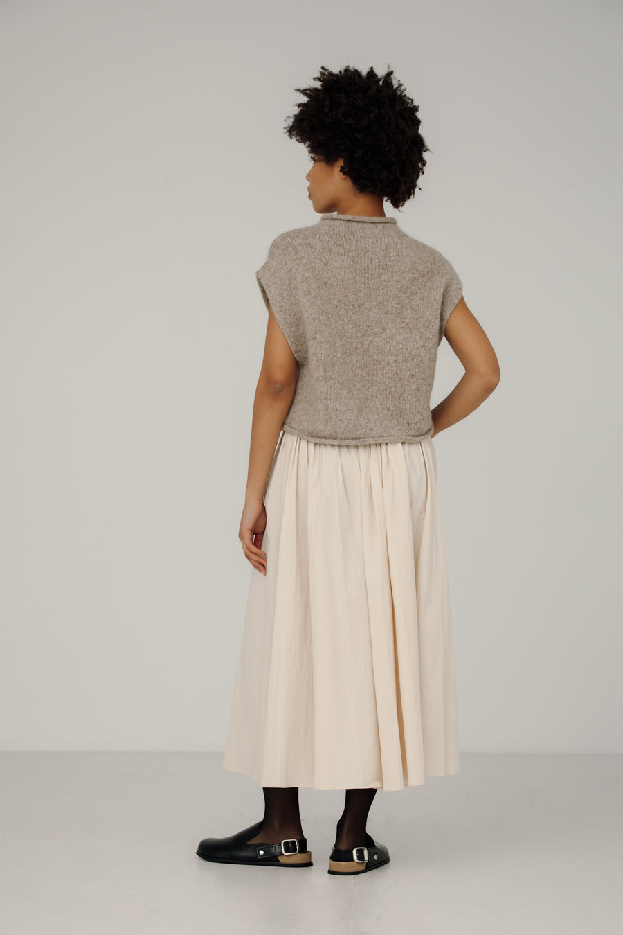 Iris Vest in Fawn